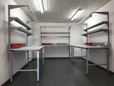 Stoły warsztatowe do naprawy elektroniki – realizacja dla serwisu z Poznania